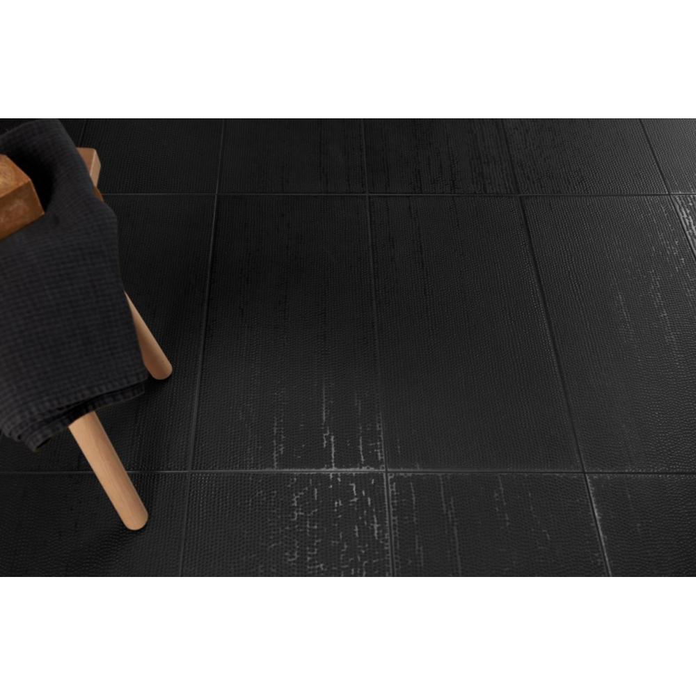 fekete dekor burkolat greslap texturalt falicsempe modern minimal loft lakas otthon furdoszoba zuhany padlolap formavivendi lakberendezes.jpg
